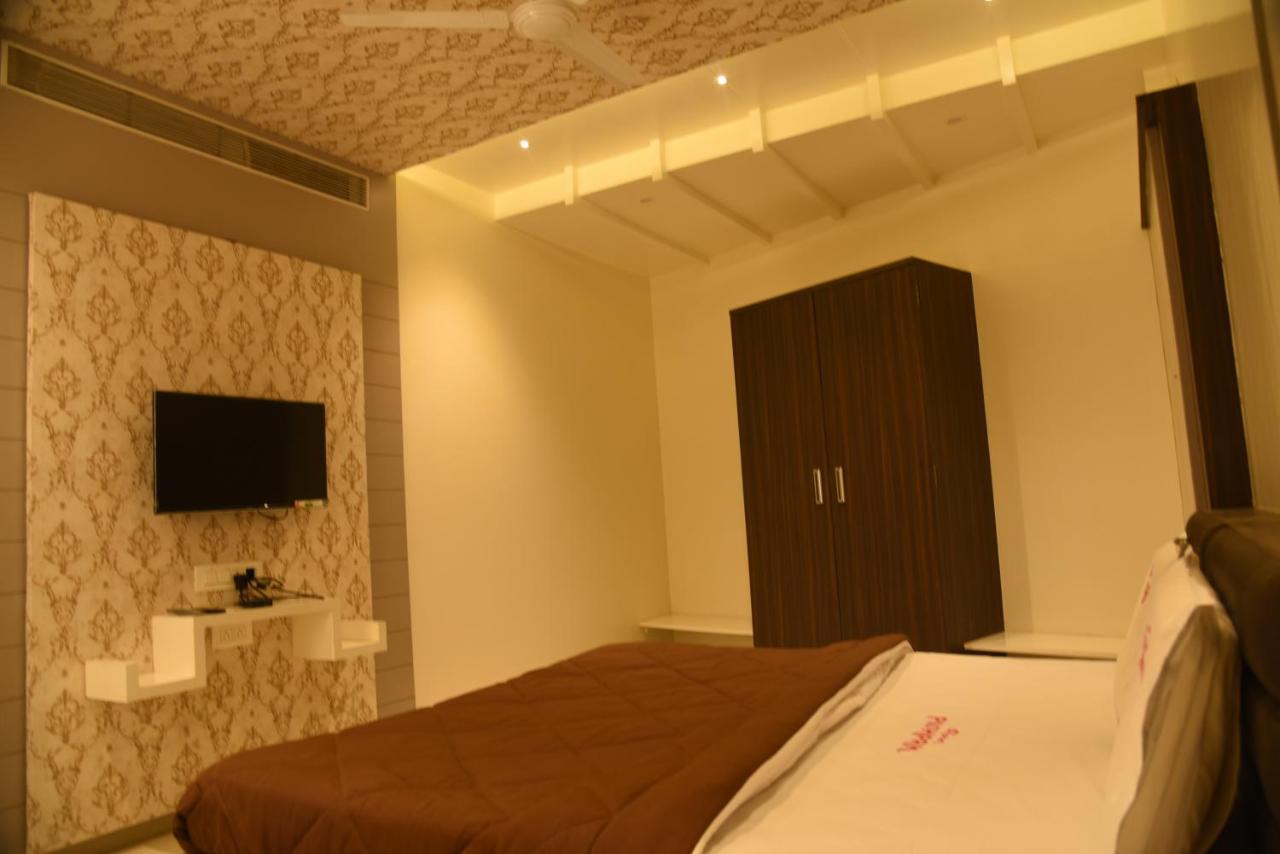 Hotel Pushpak Satara Exterior photo